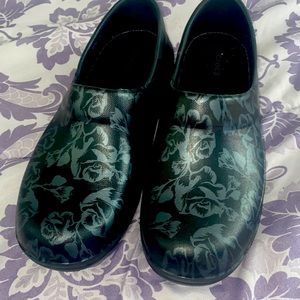 Nursing shoes  crocs size 9